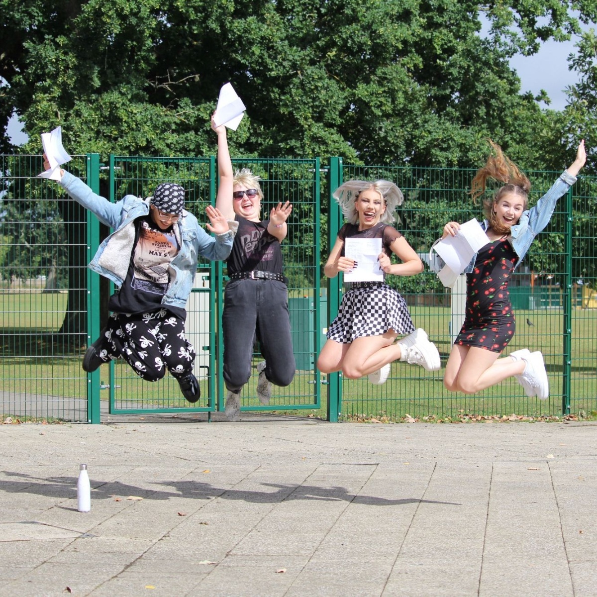 ifield-community-college-year-11-gcse-results-day-thursday-20th